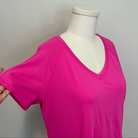 NWT Under Armour Heat Gear V-Neck T-Shirt Hot Pink Carpe Diem Graphic - Picture 3 of 10